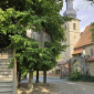 Kirche mit Lindenplatz